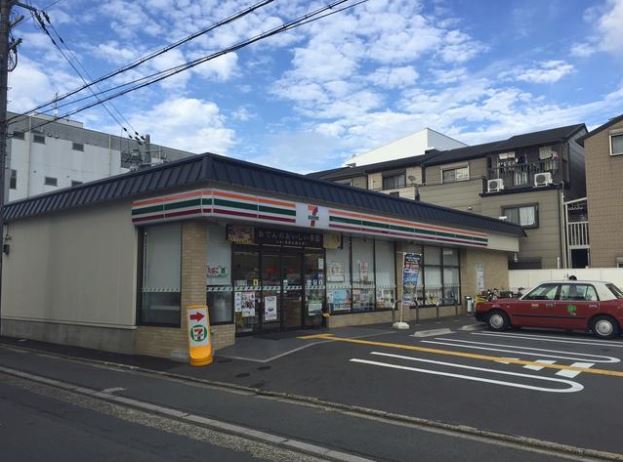 シャルレ4番館 コンビニ