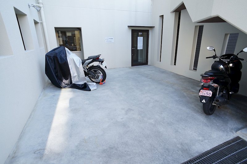 エクセレント丸太町 駐車場