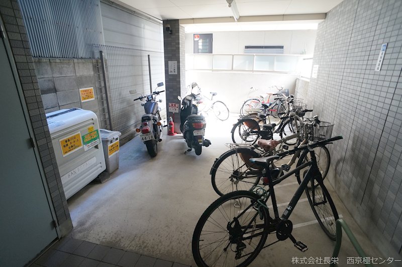 アーバンロイヤル 駐車場