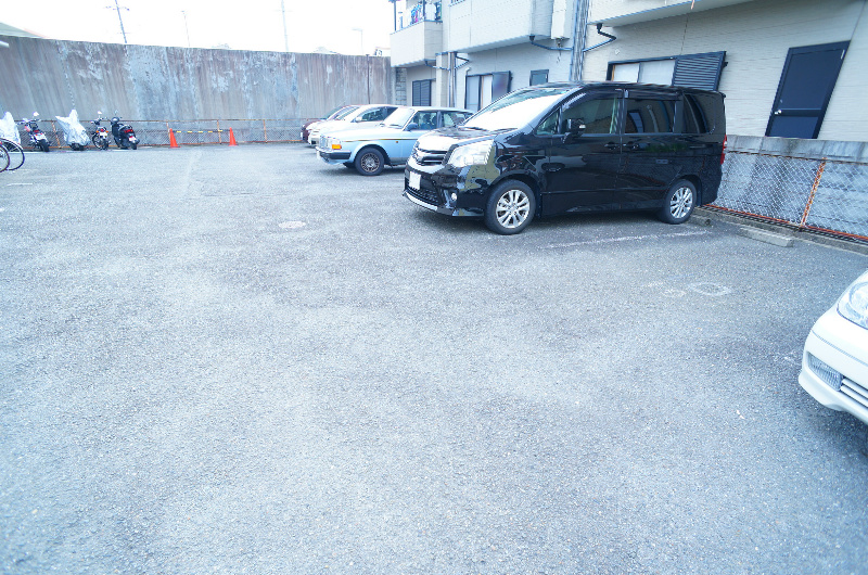 グランドール桂 駐車場