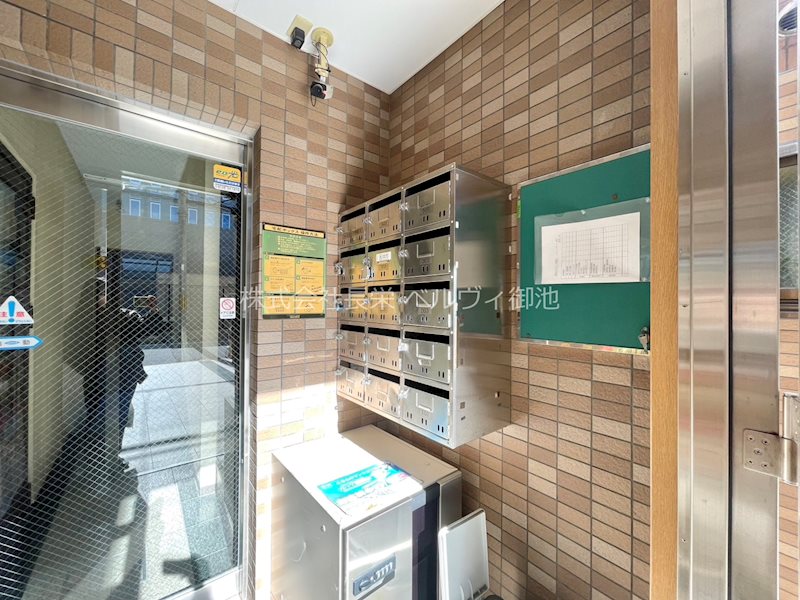 エクシード西院Ⅱ エントランス