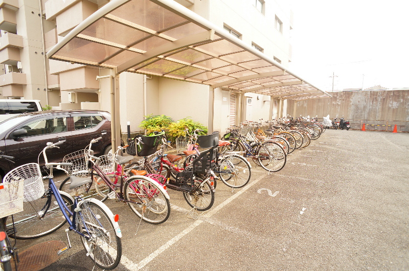 グランドール桂 駐車場