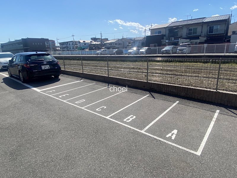 グレイシャス桂  駐車場