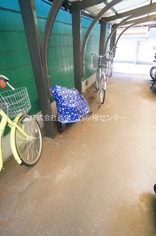 ニュー芝ノ下ハイツ 駐車場