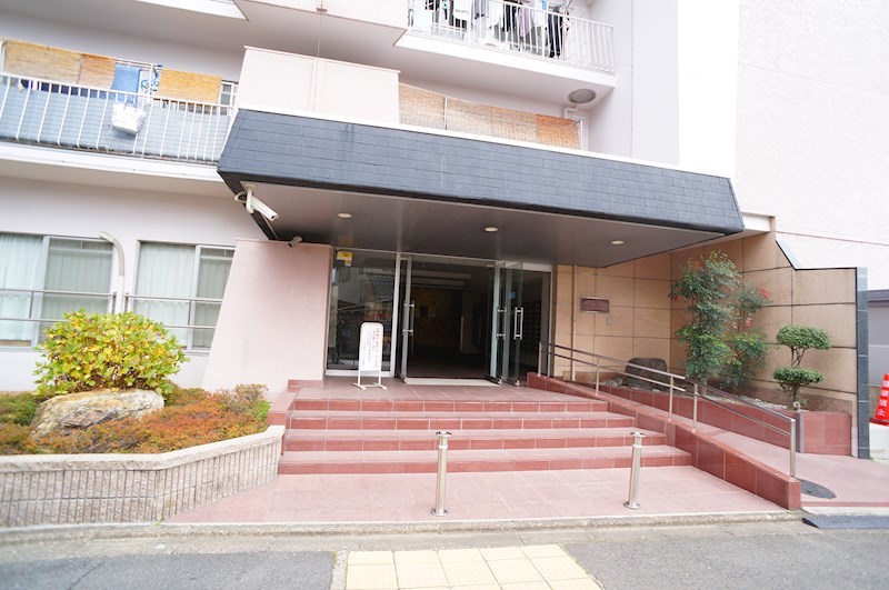 西京極ガーデンハイツ エントランス