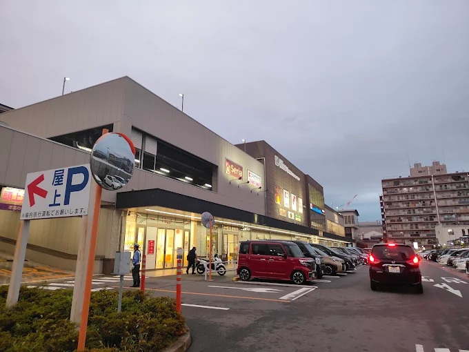西京極ガーデンハイツ ドラッグストア