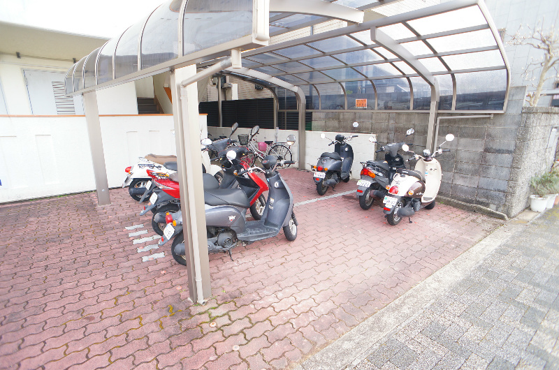 アサワハイツ 駐車場