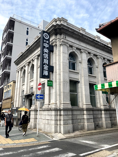 井忠ビル 銀行