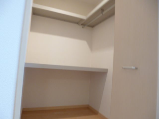 ヴィラージュ桂 収納