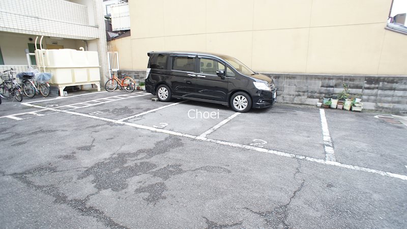 イーグルハウス 駐車場