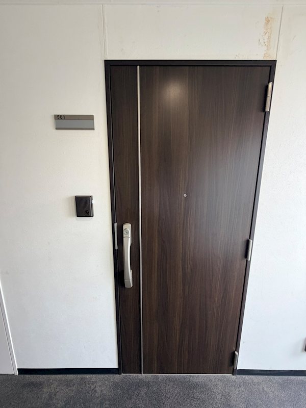 ヴァンヴェルデ西京極 玄関