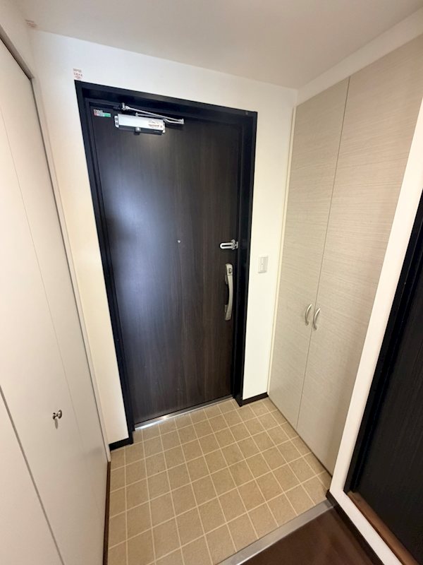 ヴァンヴェルデ西京極 玄関