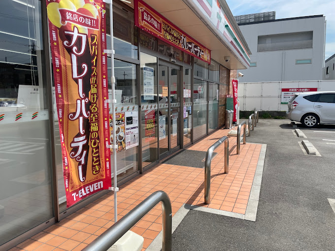 ホワイトスクエア コンビニ