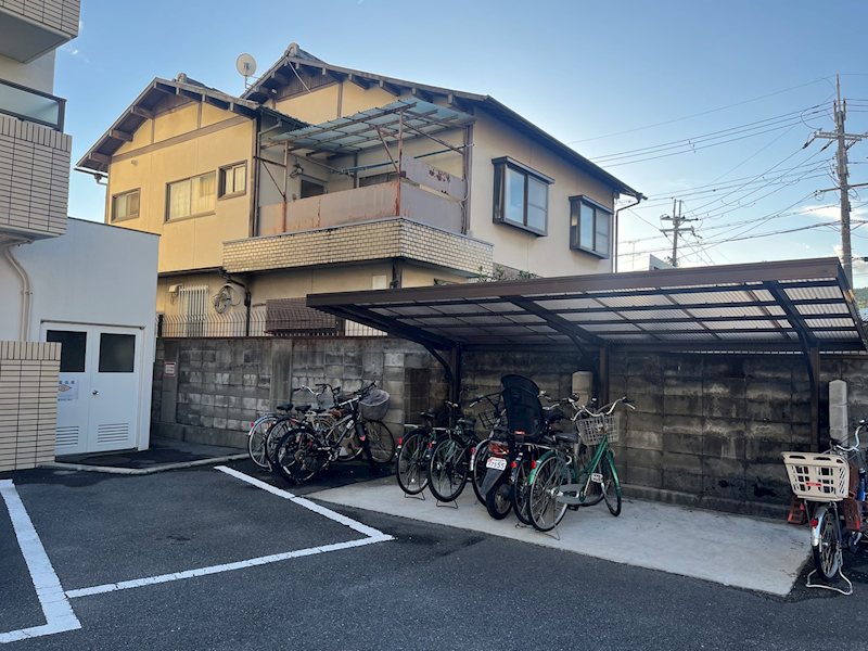 エントピア桂 駐車場