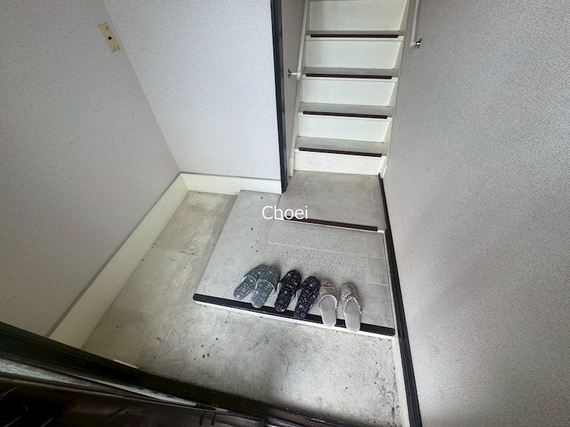 小倉町南堀池戸建 玄関