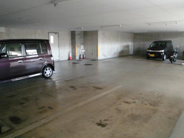 マンション稔 駐車場