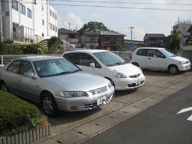 アビタ・ロゼ 駐車場