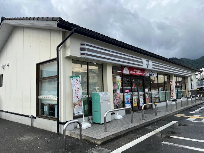 坂本5丁目貸家 コンビニ