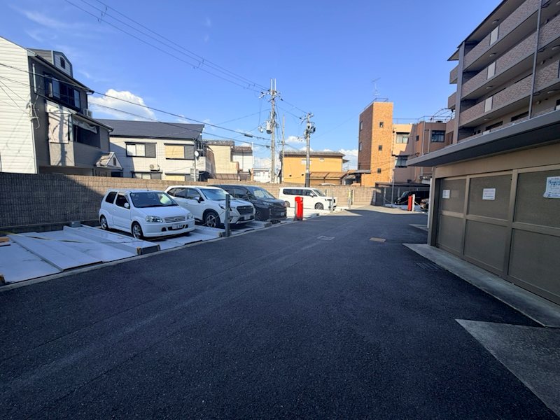 グラン・コート西京極Ⅱ 駐車場