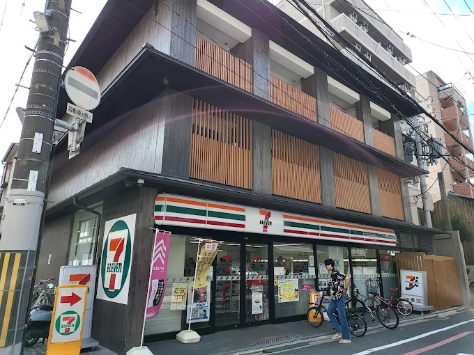 アスターナ京の袋小路長屋 コンビニ