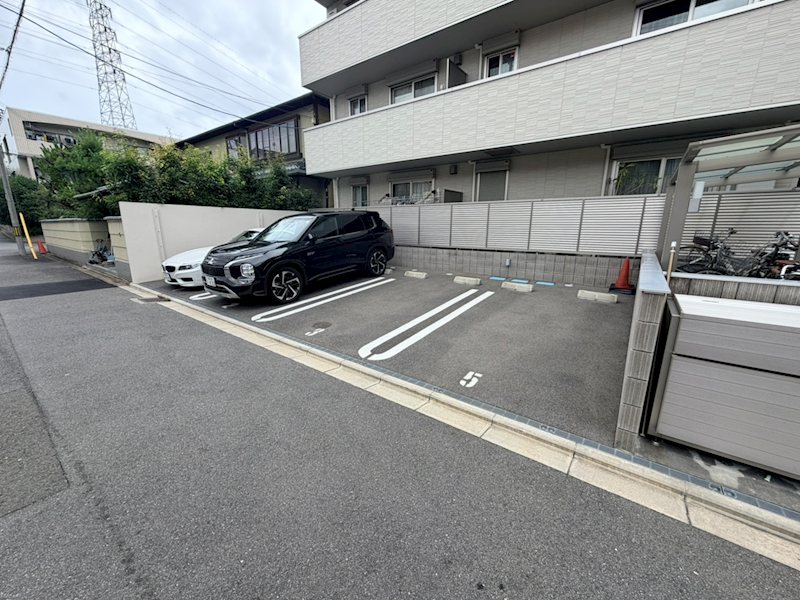 ラ　ネージュ 駐車場