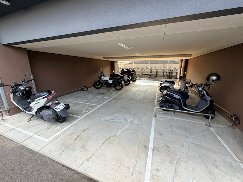 エステムコート京都西大路 駐車場