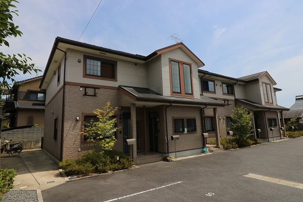アザレアスクエア 外観