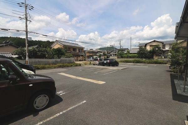 アザレアスクエア 駐車場