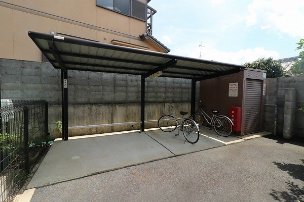アザレアスクエア 駐車場