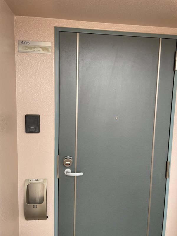 サンロイヤル三条 玄関