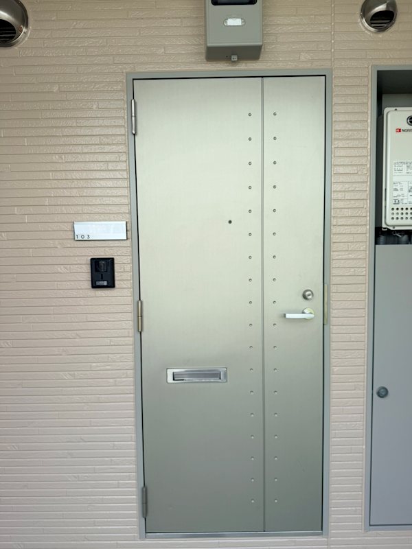 アムール西京極 玄関