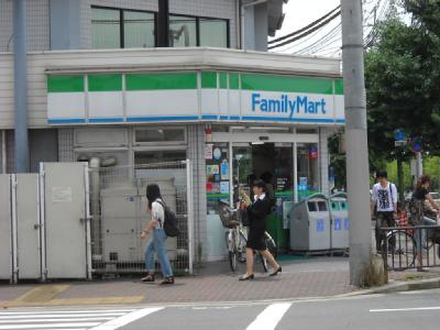 ヴェルメゾン今出川 コンビニ