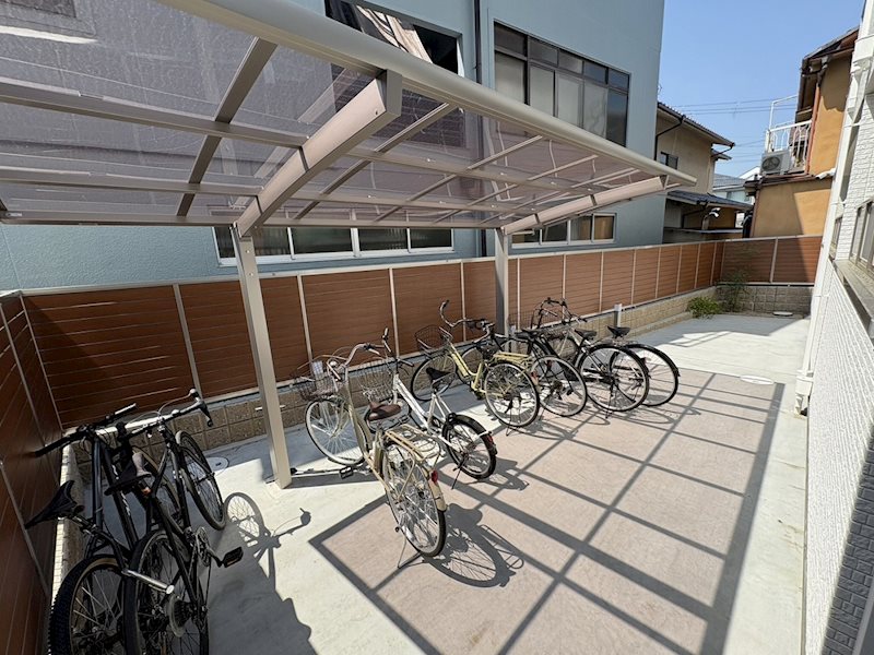 クリエオーレ滝ノ町 駐車場