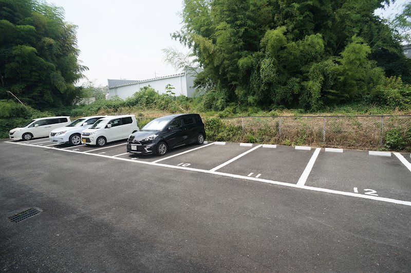 岡崎グランドハイツ 駐車場