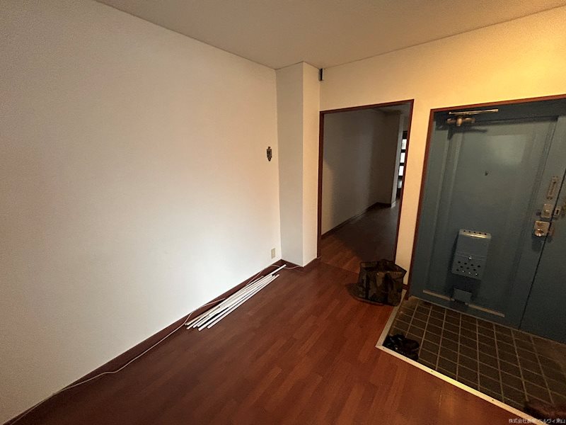 やませビル 玄関
