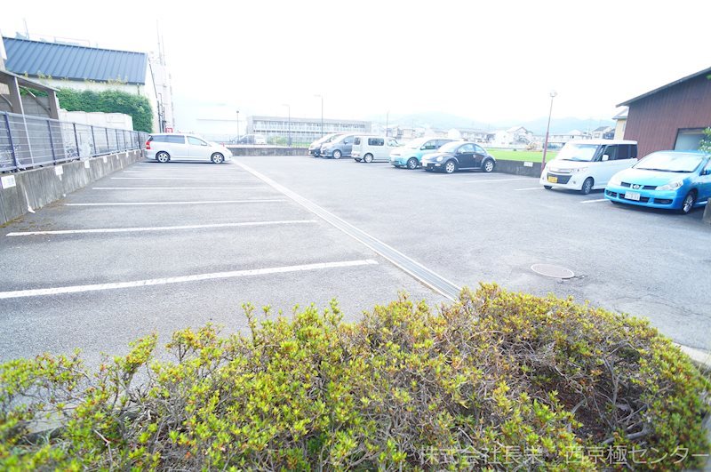 エルフィン井上 駐車場