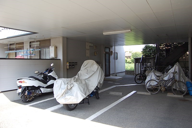 ニューハイツ国府 駐車場