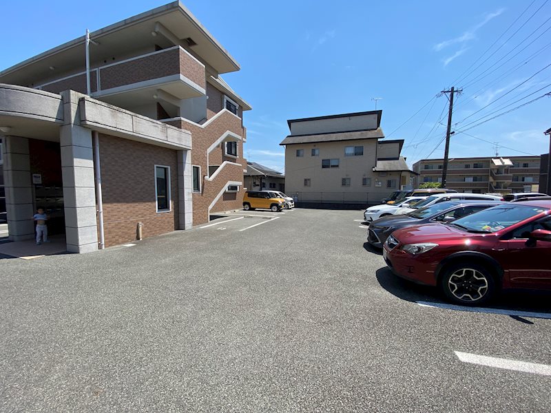 サンシャイン弓削 駐車場
