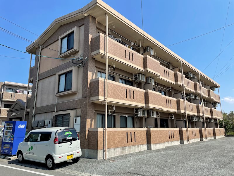 カラサティード  外観