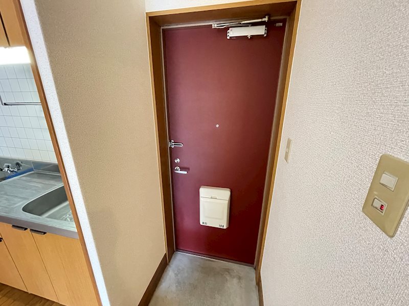 カラサティード  玄関