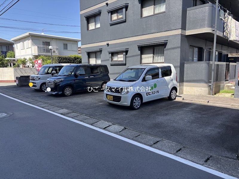 プラティーク月出 駐車場