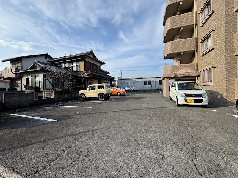 アルカディア桜木 駐車場