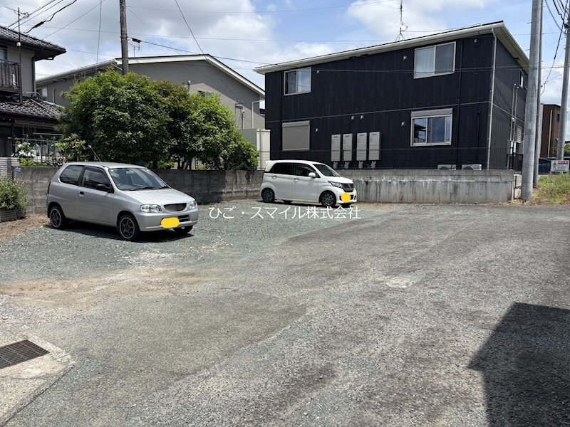 ネオハウジング長嶺 駐車場