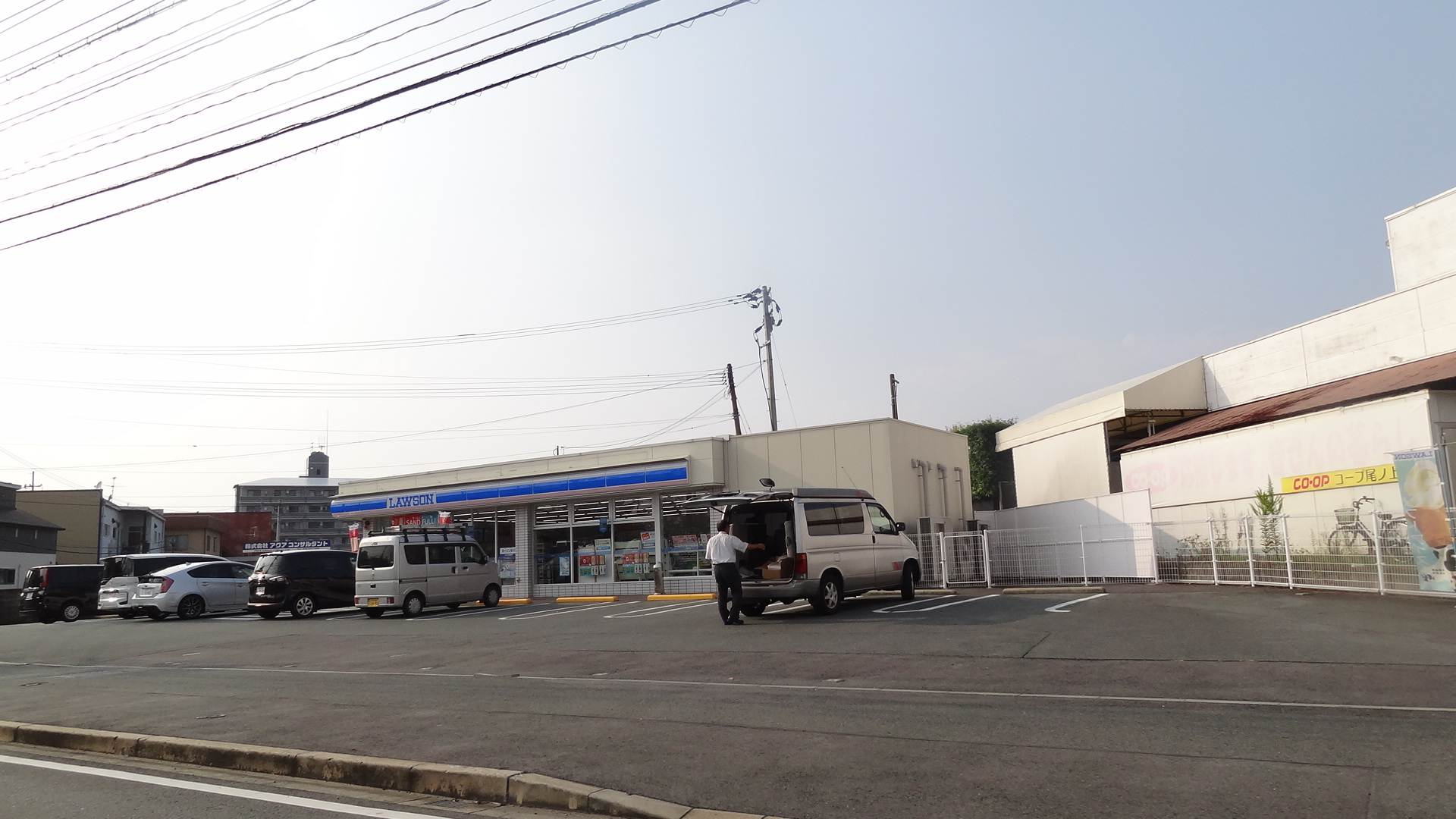 クイーンハイツ コンビニ