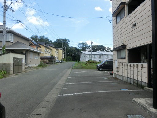カレッジハウス 駐車場