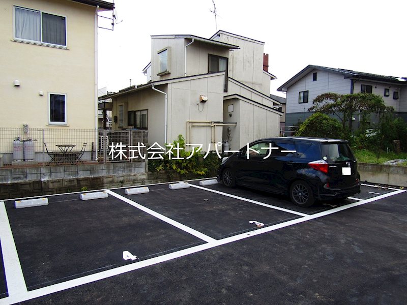 クローバーハウスM 駐車場