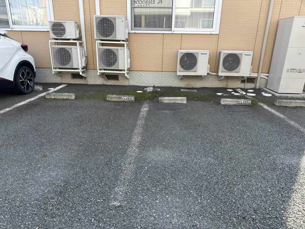 ＫブランシェJ 駐車場