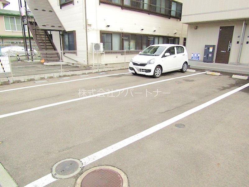 シャルモント 駐車場