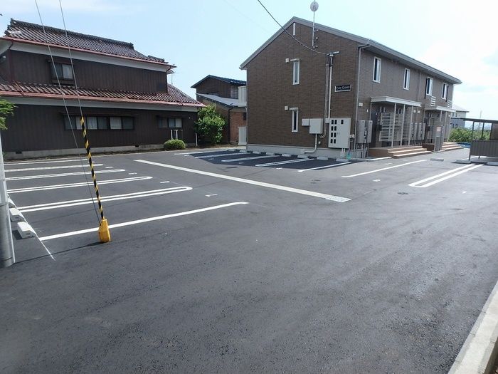エバーグリーン 駐車場
