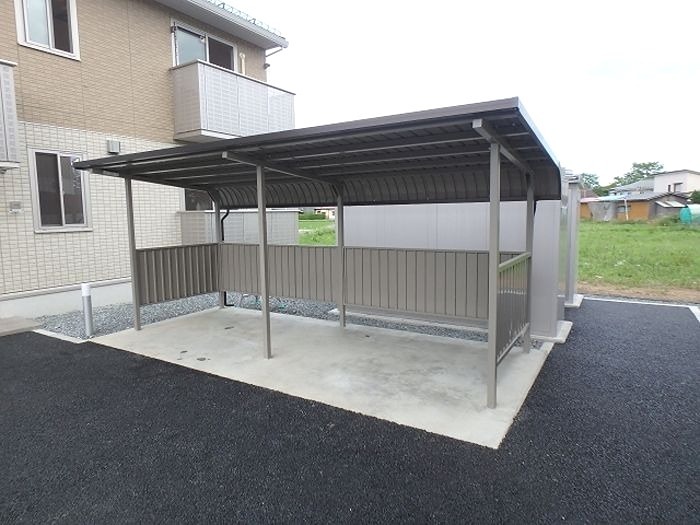 ボンシック　３番館 駐車場